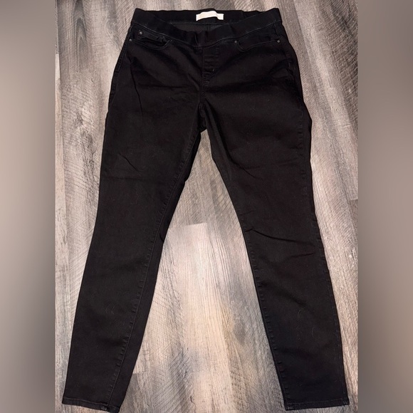 Signature by Levi Strauss Denim - Levi Strauss Signature Gold Women's Totally Shaping Pull-on Skinny Jeans